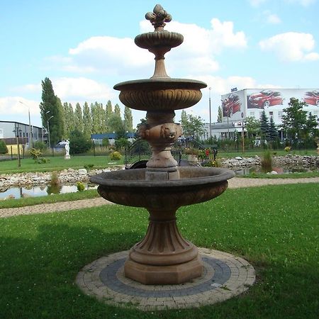 Corona Hotel Tychy Exterior foto